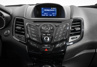 Подержанный автомобиль Ford Fiesta Hatchback 2016 года (15 фото)