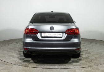 Подержанный автомобиль Volkswagen Jetta Sedan 2012 года (6 фото)