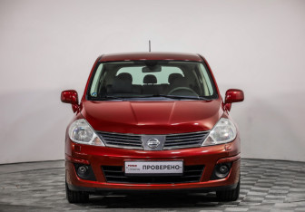 Подержанный автомобиль Nissan Tiida Hatchback 2008 года (2 фото)