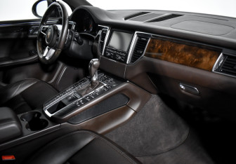 Подержанный автомобиль Porsche Macan 2015 года (15 фото)