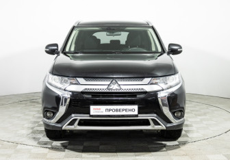 Подержанный автомобиль Mitsubishi Outlander 2018 года (2 фото)