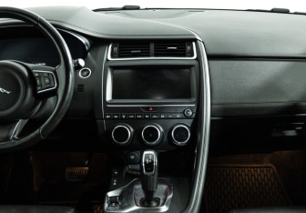 Подержанный автомобиль Jaguar E-Pace 2018 года (14 фото)