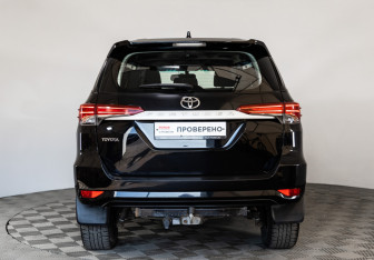 Подержанный автомобиль Toyota Fortuner 2019 года (6 фото)