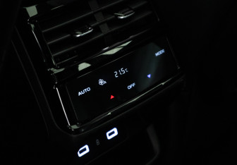 Подержанный автомобиль Geely Monjaro 2023 года (21 фото)