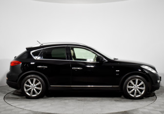 Подержанный автомобиль Infiniti QX50 2015 года (4 фото)