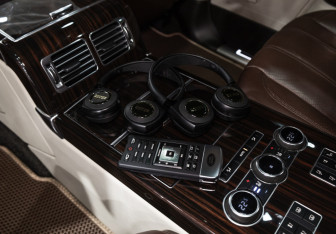 Подержанный автомобиль Land Rover Range Rover 2015 года (27 фото)