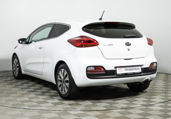 Подержанный автомобиль Kia Ceed Hatchback 2015 года (6 фото)
