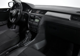 Подержанный автомобиль Skoda Rapid Liftback 2014 года (12 фото)