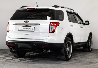 Подержанный автомобиль Ford Explorer 2012 года (5 фото)