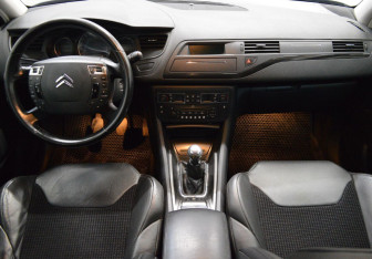 Подержанный автомобиль Citroen C5 Wagon 2009 года (14 фото)
