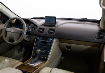 Подержанный автомобиль Volvo XC90 2008 года (9 фото)