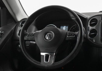 Подержанный автомобиль Volkswagen Tiguan 2012 года (14 фото)