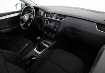Подержанный автомобиль Skoda Octavia Liftback 2013 года (16 фото)