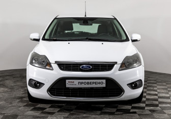 Подержанный автомобиль Ford Focus Hatchback 2011 года (2 фото)
