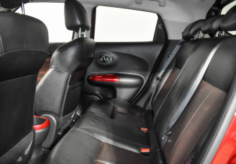 Подержанный автомобиль Nissan Juke 2011 года (12 фото)