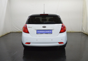Подержанный автомобиль Kia Ceed Hatchback 2009 года (6 фото)