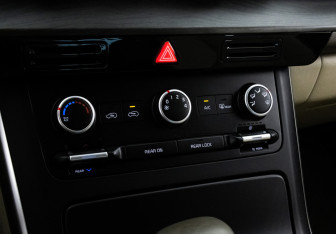 Подержанный автомобиль Kia Carnival 2020 года (25 фото)