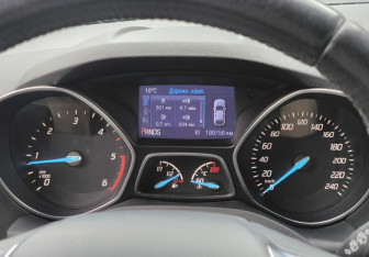 Подержанный автомобиль Ford Kuga 2013 года (23 фото)