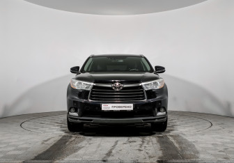Подержанный автомобиль Toyota Highlander 2014 года (2 фото)