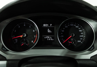 Подержанный автомобиль Volkswagen Jetta Sedan 2017 года (12 фото)