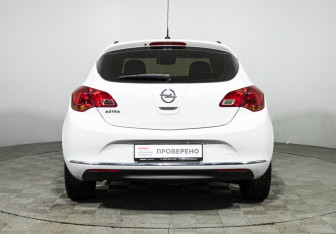 Подержанный автомобиль Opel Astra Hatchback 2014 года (6 фото)