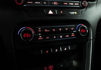 Подержанный автомобиль Kia Ceed Hatchback 2019 года (17 фото)