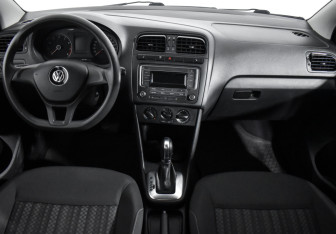 Подержанный автомобиль Volkswagen Polo Sedan 2017 года (15 фото)