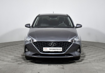 Подержанный автомобиль Hyundai Solaris Sedan 2021 года (2 фото)