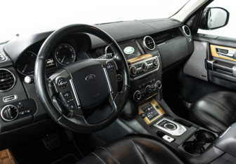 Подержанный автомобиль Land Rover Discovery 2014 года (10 фото)