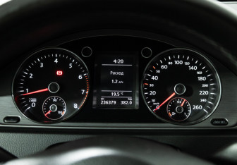 Подержанный автомобиль Volkswagen Passat Sedan 2011 года (12 фото)