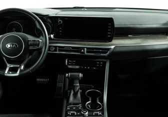 Подержанный автомобиль Kia K5 2021 года (14 фото)