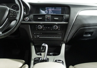 Подержанный автомобиль BMW X3 2010 года (14 фото)