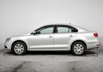 Подержанный автомобиль Volkswagen Jetta Sedan 2014 года (8 фото)