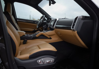 Подержанный автомобиль Porsche Cayenne 2014 года (30 фото)