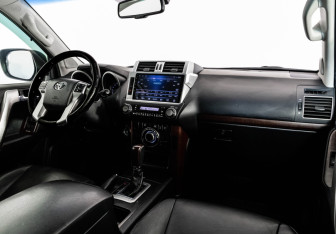Подержанный автомобиль Toyota Land Cruiser Prado 2017 года (10 фото)