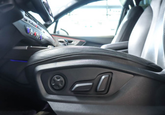 Подержанный автомобиль Audi Q7 2015 года (28 фото)