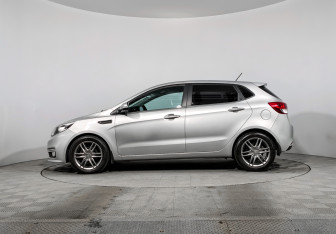 Подержанный автомобиль Kia Rio Hatchback 2015 года (8 фото)