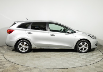 Подержанный автомобиль Kia Ceed Hatchback 2012 года (4 фото)