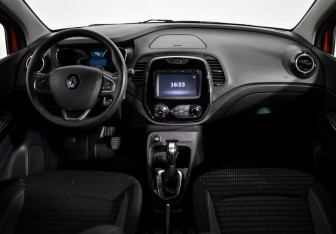 Подержанный автомобиль Renault Kaptur 2018 года (11 фото)