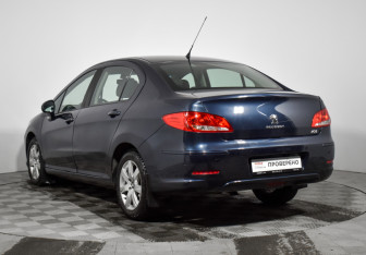 Подержанный автомобиль Peugeot 408 2013 года (7 фото)