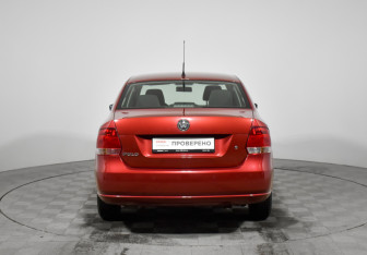 Подержанный автомобиль Volkswagen Polo Sedan 2012 года (6 фото)