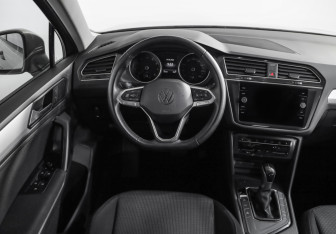 Подержанный автомобиль Volkswagen Tiguan 2021 года (11 фото)