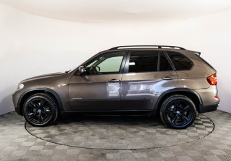 Подержанный автомобиль BMW X5 2013 года (8 фото)