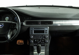 Подержанный автомобиль Volvo S80 2010 года (14 фото)