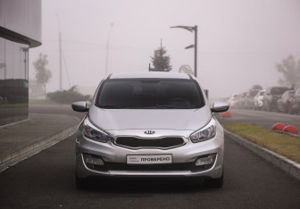 Подержанный автомобиль Kia Ceed Hatchback 2015 года (4 фото)