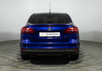 Подержанный автомобиль Ford Focus Sedan 2016 года (7 фото)