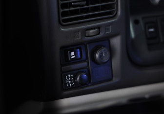 Подержанный автомобиль Nissan Patrol 2003 года (20 фото)