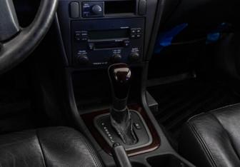 Подержанный автомобиль Volvo S40 2001 года (11 фото)