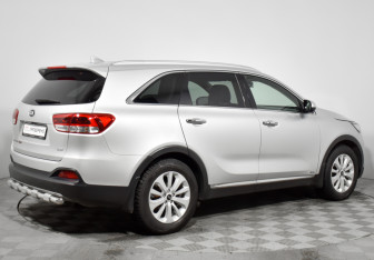 Подержанный автомобиль Kia Sorento 2016 года (5 фото)