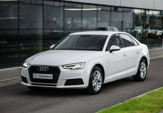 Подержанный автомобиль Audi A4 Sedan 2018 года (3 фото)